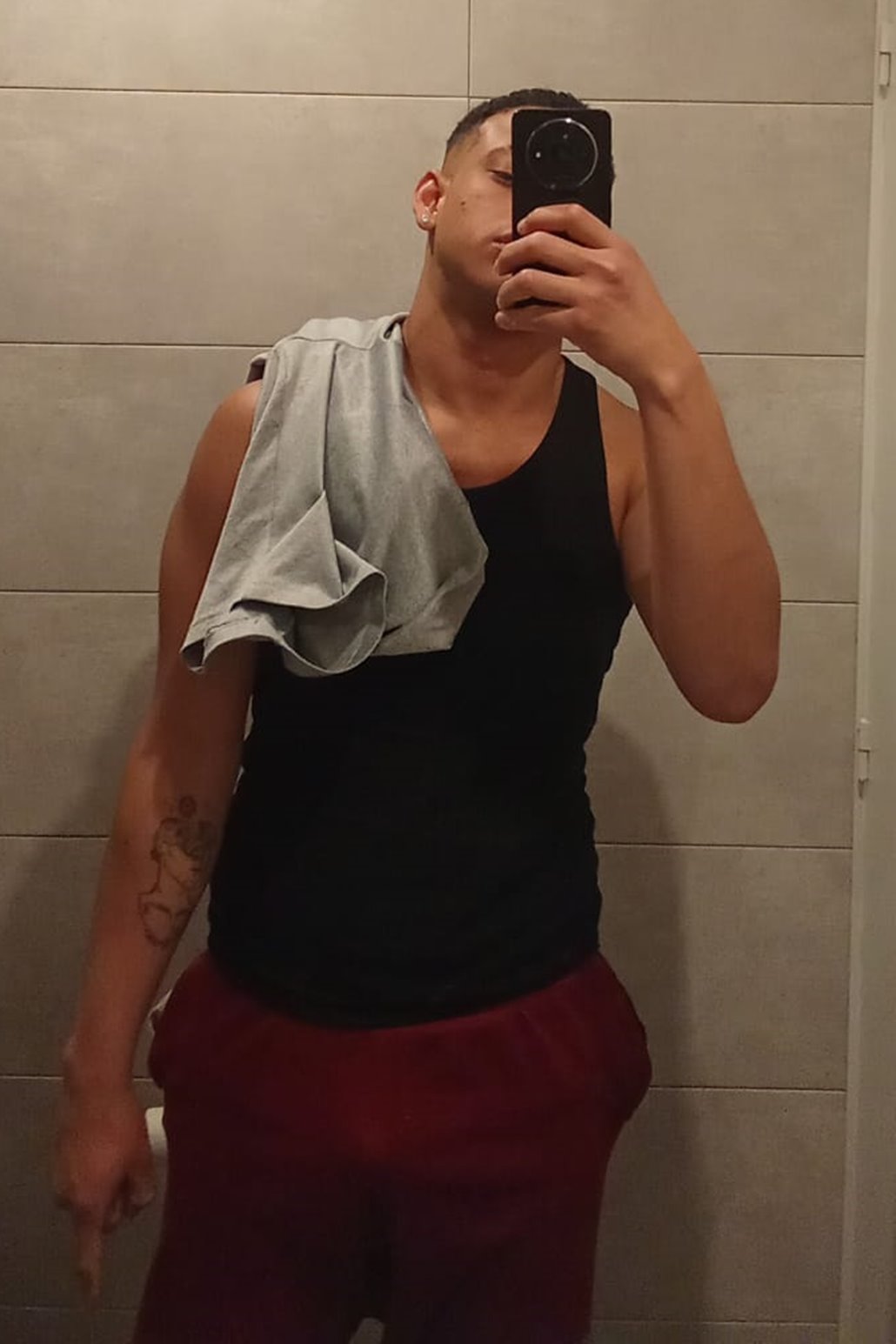 624928835